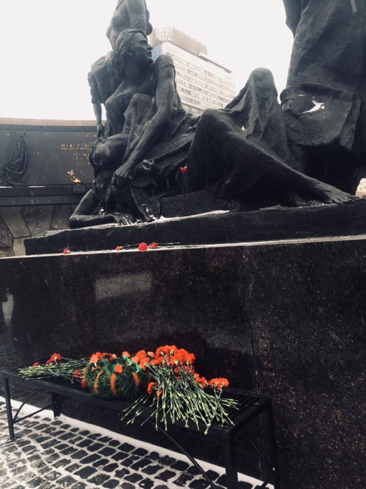 Памятник Молчановой В Каше Фото